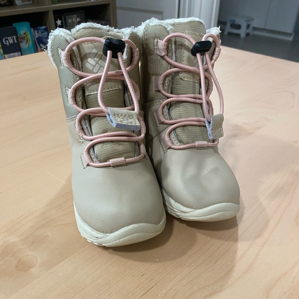 Columbia Kids Tan Boots with Pink Laces (Moritza Boot)